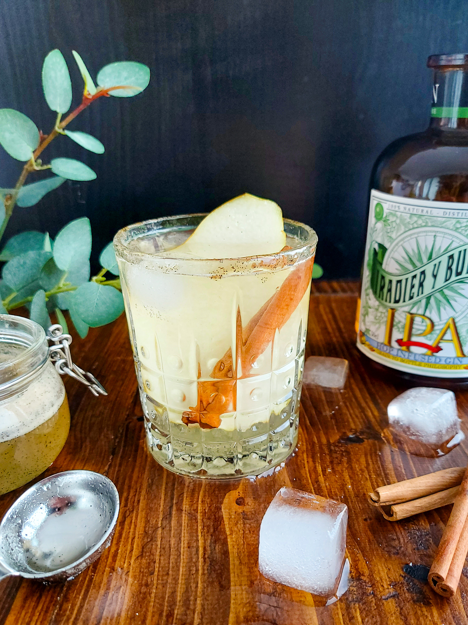 Pear Vanilla Gin Fizz | by Daia Kich "masbahalemoa"